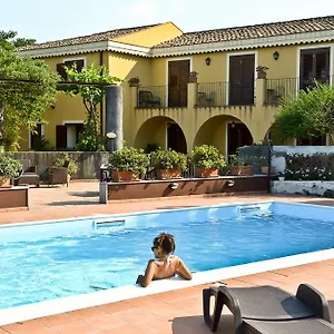 La Terra Del Mezzo , Riposto Italia
